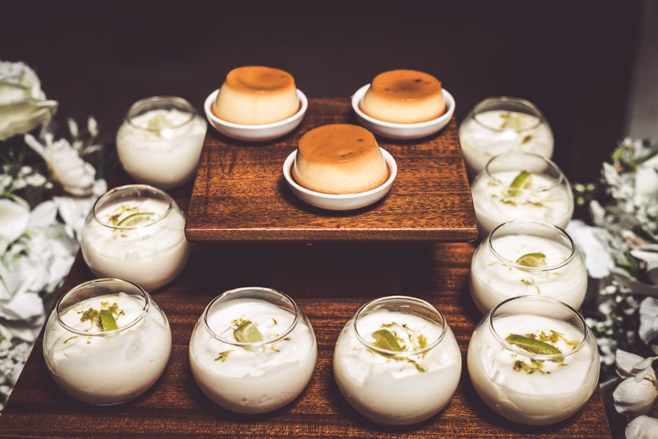 Crème caramel démoulée avec son caramel liquide