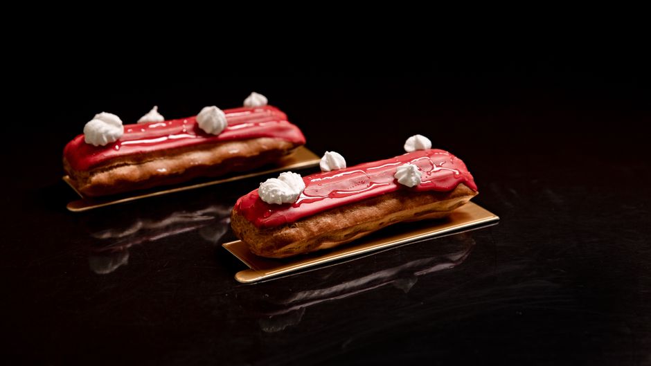 Éclairs au chocolat avec glaçage brillant
