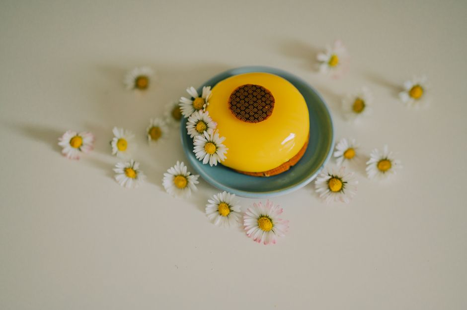 Entremets au potiron avec glaçage miroir doré