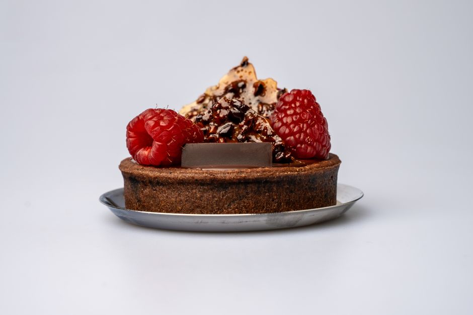 Gâteau à la praline rose avec éclats de praline