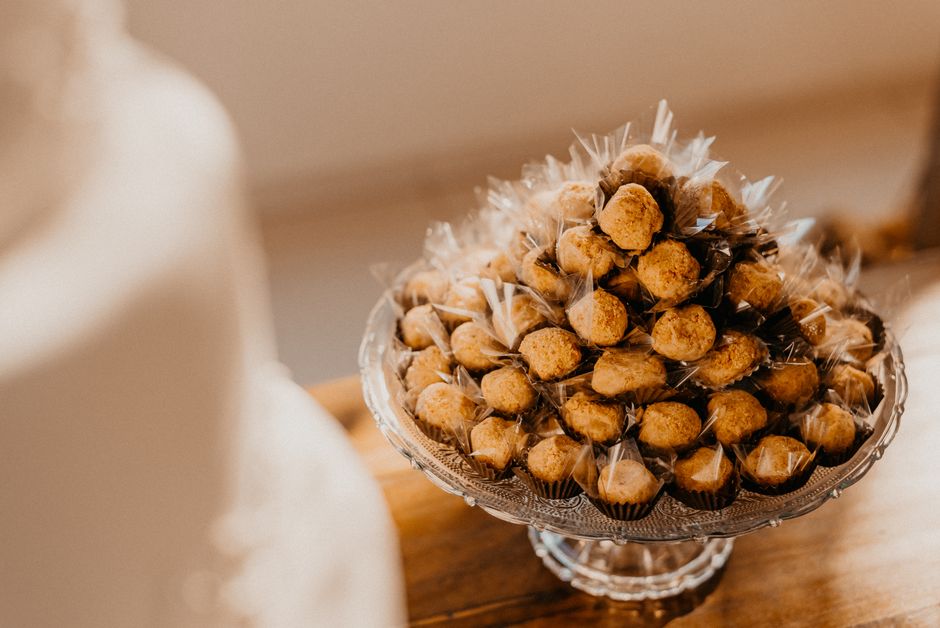 Religieuse au café avec son glaçage