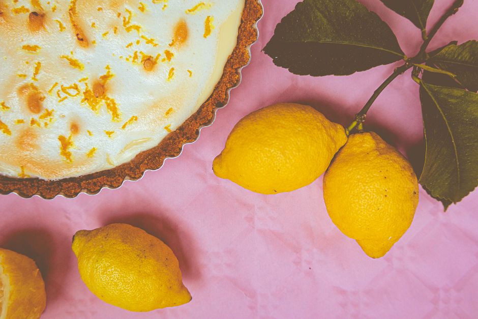 Tarte au citron meringuée avec meringue dorée au chalumeau